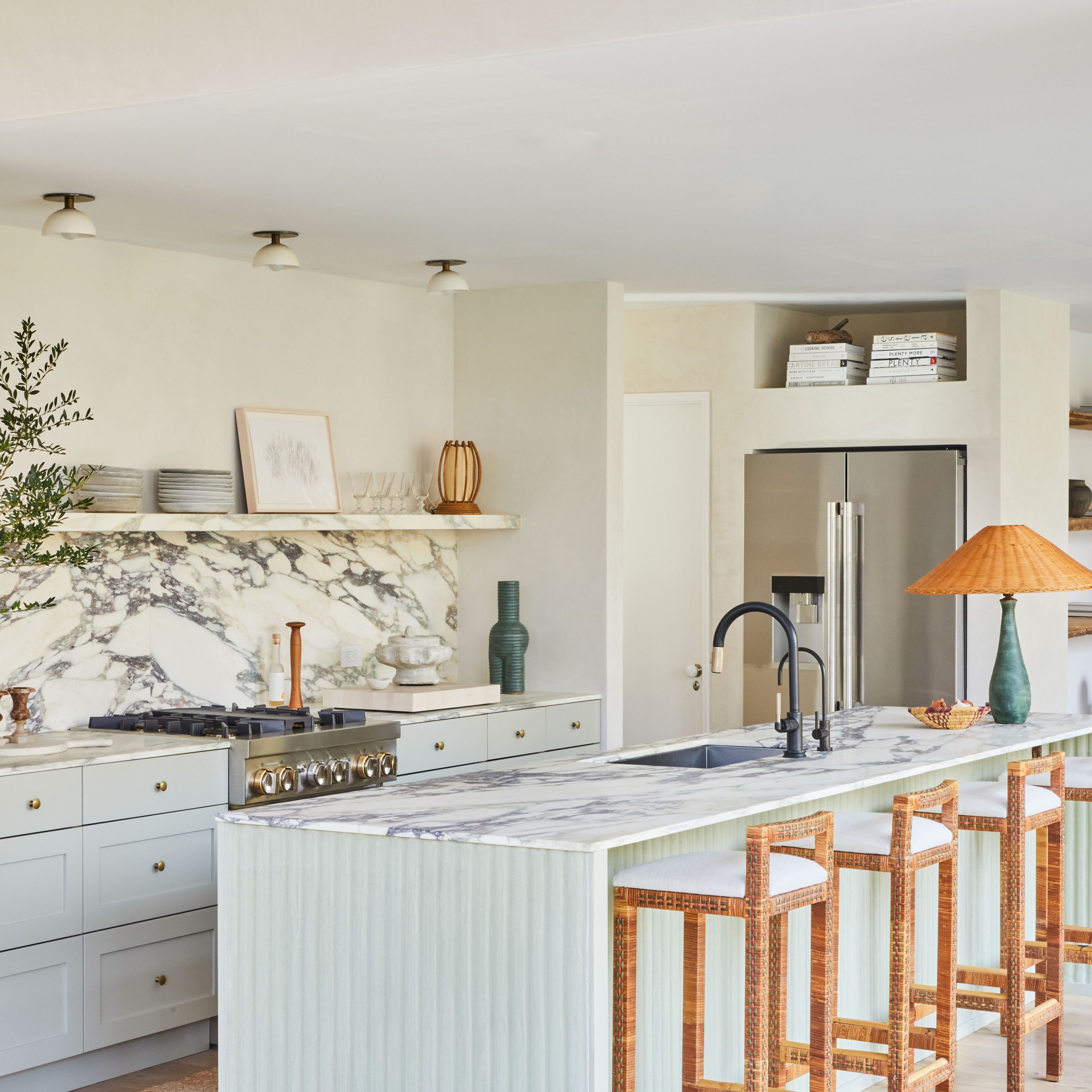 The Best Kitchen Islands for Every Home: Find the perfect kitchen island for your home with this comprehensive guide.