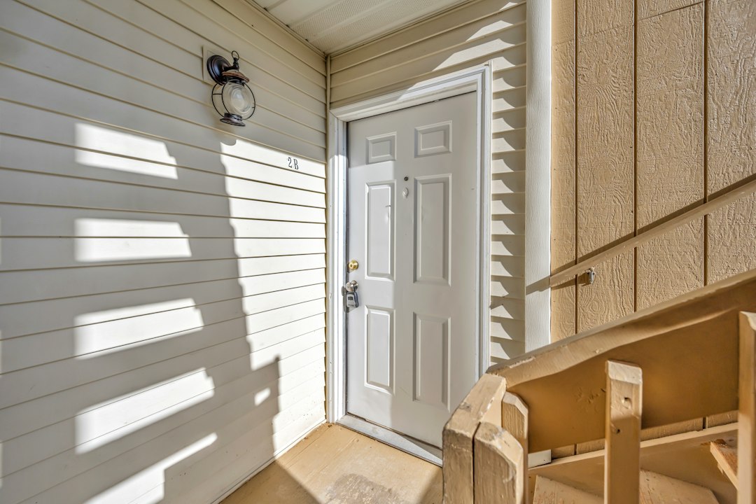 Photo oversized wall washer light entryway decor